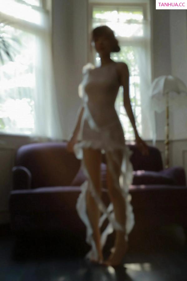 佘贝拉  [XiuRen]高清写真图 2025.09.24 No.10799 佘贝拉Bella 连衣短裙第47张图片
